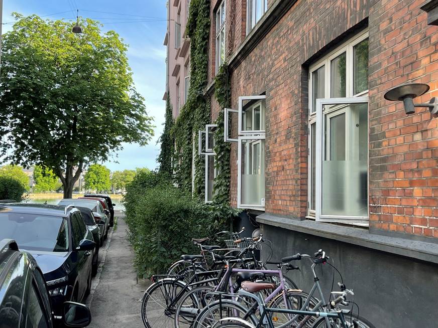 Bicycles parked on the side of a road

Description automatically generated with low confidence